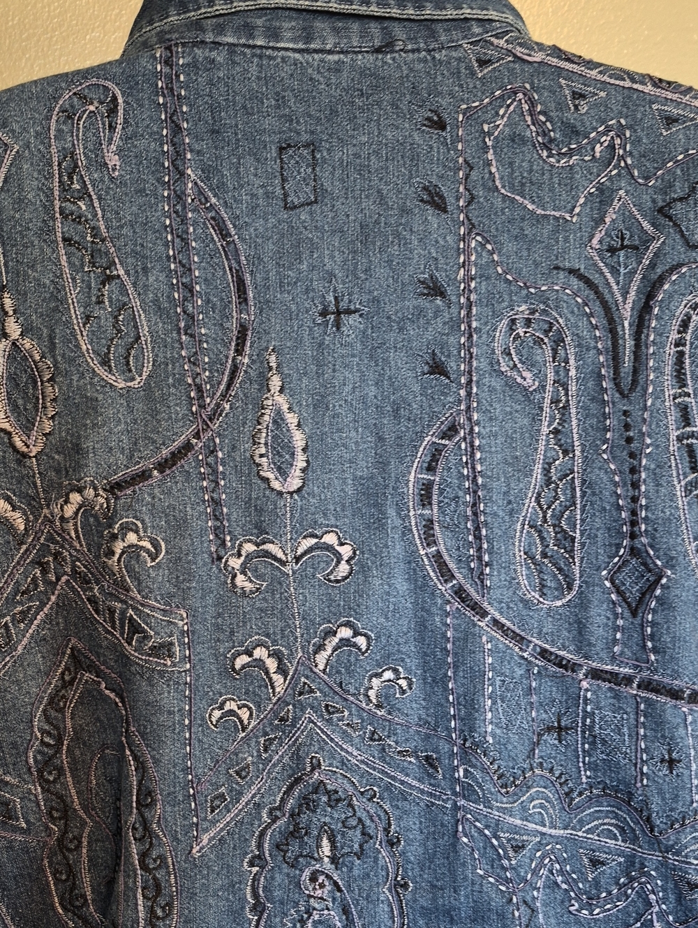 Embroidered Denim Shirt Jacket Chico's Designs Size 3 (XL) - Picture 5 of 6